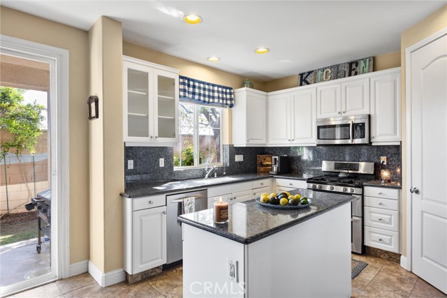 Detail Gallery Image 15 of 52 For 6119 Pilar, Bakersfield,  CA 93306 - 4 Beds | 3 Baths