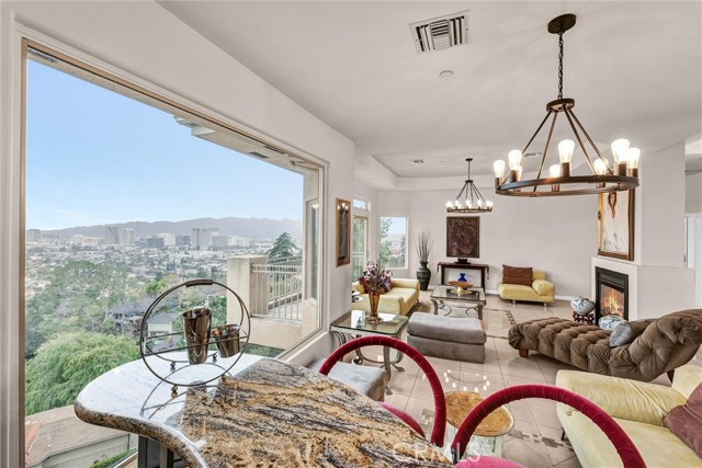 Detail Gallery Image 14 of 43 For 876 Harrington, Glendale,  CA 91207 - 4 Beds | 4 Baths