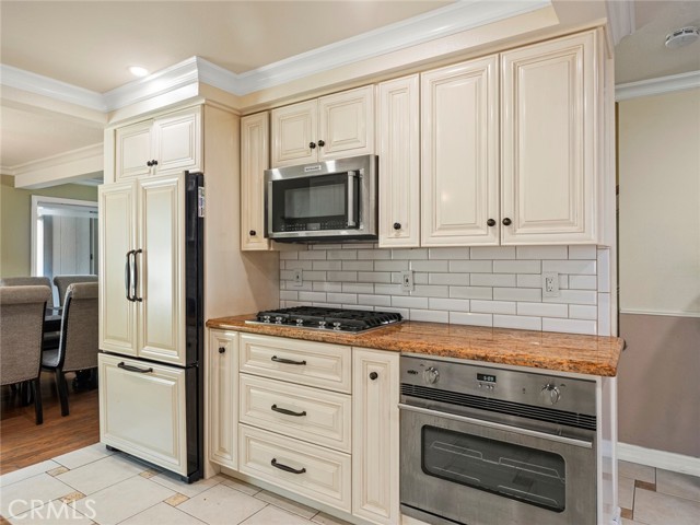 Detail Gallery Image 13 of 39 For 28625 Victoria Rd, Castaic,  CA 91384 - 3 Beds | 2/1 Baths