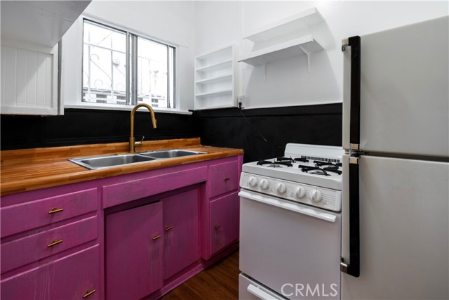 30 Dudley Ave, Venice CA: https://media.crmls.org/medias/07c1fdee-645c-48a2-a878-411b73718442.jpg