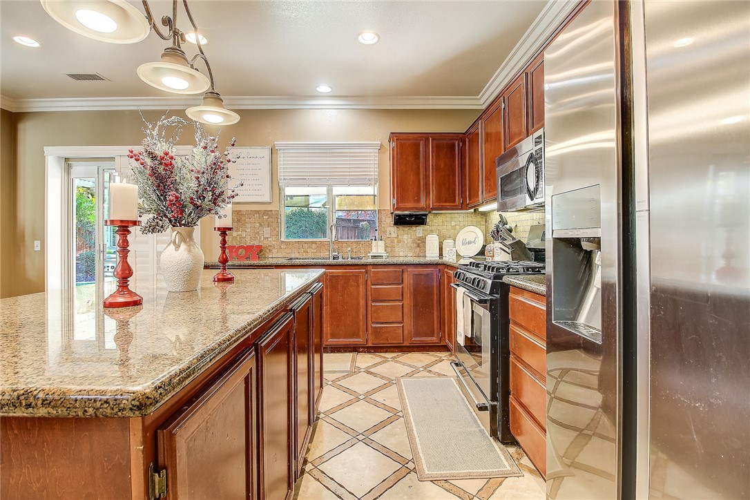 Detail Gallery Image 22 of 61 For 17509 Cedarwood Dr, Riverside,  CA 92503 - 4 Beds | 2/1 Baths