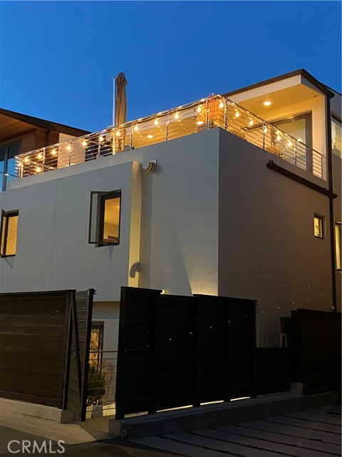 2437 Manhattan Avenue, Hermosa Beach, California 90254, 5 Bedrooms Bedrooms, ,4 BathroomsBathrooms,Residential,Sold,Manhattan,SB21258344