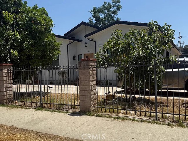 22520 Clarendon photo 47