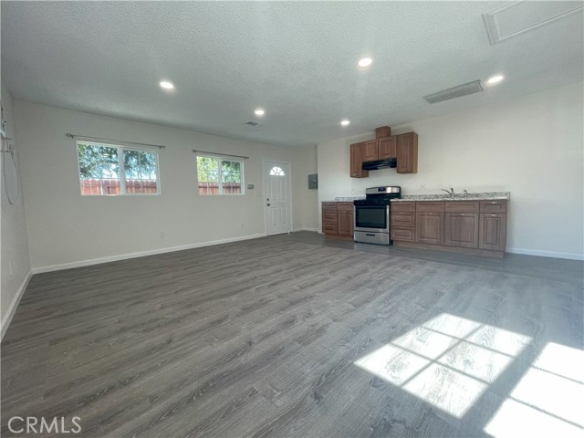 Detail Gallery Image 2 of 7 For 91763 Moreno St #1/2,  Montclair,  CA 91763 - 1 Beds | 1 Baths