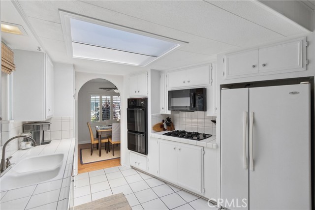 20701 Beach Boulevard, Huntington Beach CA: https://media.crmls.org/medias/07c522bd-2685-4e16-87ab-df83e870bf04.jpg
