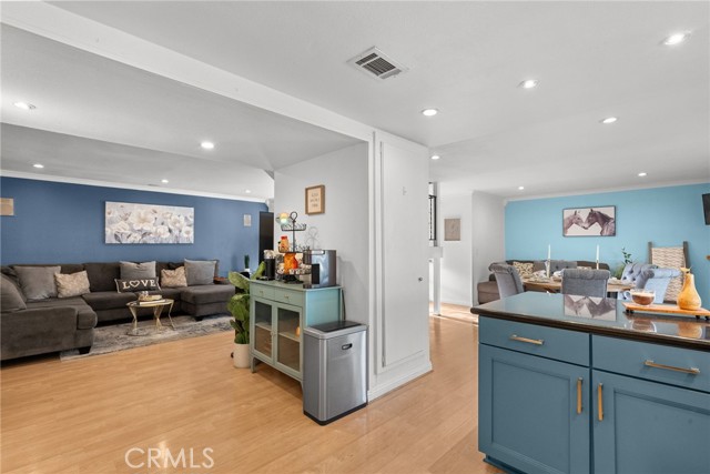 Detail Gallery Image 13 of 33 For 27466 Annette Jo, Saugus,  CA 91350 - 3 Beds | 3 Baths