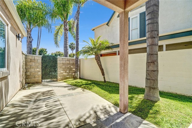 Detail Gallery Image 35 of 37 For 6 Canal Cir, Newport Beach,  CA 92663 - 4 Beds | 3 Baths