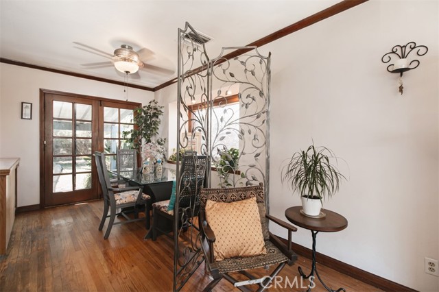 22046 Buena Ventura Street, Woodland Hills CA: https://media.crmls.org/medias/07c6ffec-5fa1-4e6d-9615-63fa033c3154.jpg
