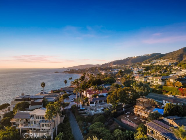 10 Camel Point, Laguna Beach CA: https://media.crmls.org/medias/07c75ba7-e4e6-41f9-a602-befe3c3371b8.jpg