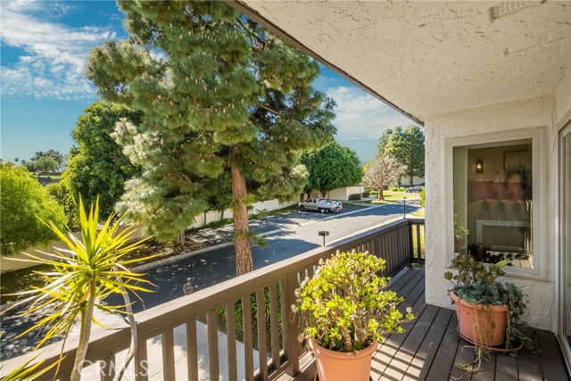 37 Aspen Way, Rolling Hills Estates, California 90274, 2 Bedrooms Bedrooms, ,2 BathroomsBathrooms,Residential,Sold,Aspen,PV23025170