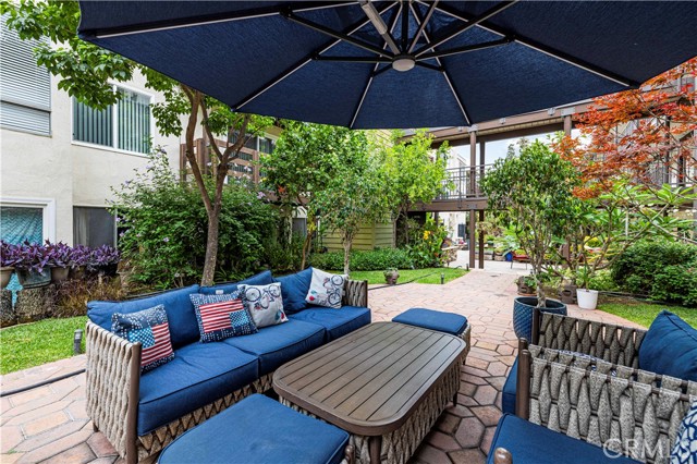 525 S Ardmore Ave, Los Angeles CA: https://media.crmls.org/medias/07c8e736-e5e6-4e30-a4be-f8f3df0dffc6.jpg