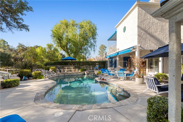 Detail Gallery Image 7 of 57 For 15562 Bronco, Canyon Country,  CA 91387 - 4 Beds | 4 Baths