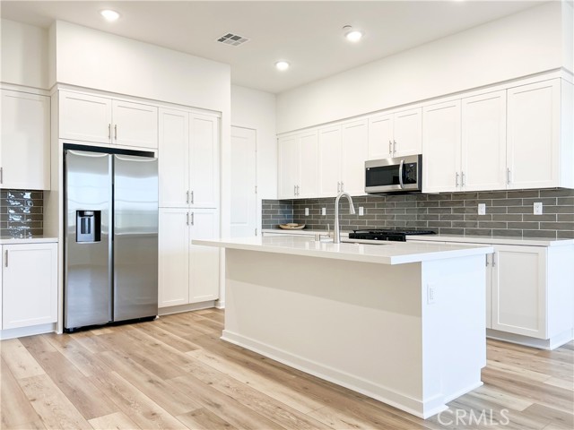 22019 Florence Circle, Walnut CA: https://media.crmls.org/medias/07c9c084-29f4-4e63-9b60-eeb94ab688f9.jpg