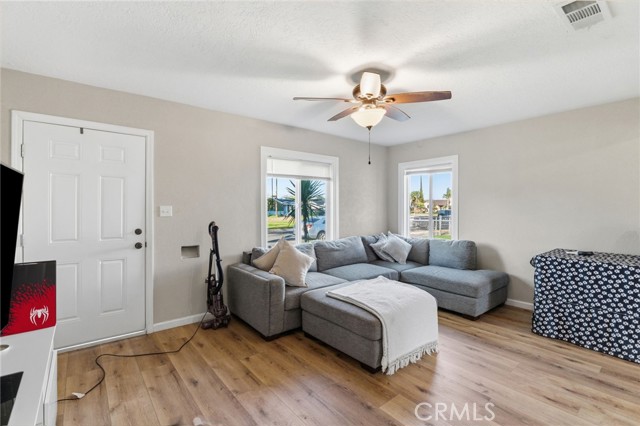 Detail Gallery Image 14 of 22 For 4530 E Mckenzie, Fresno,  CA 93702 - 2 Beds | 1 Baths