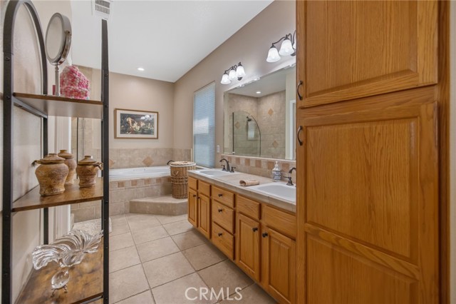 Detail Gallery Image 39 of 75 For 6030 W Country Ct, Visalia,  CA 93277 - 4 Beds | 2/1 Baths