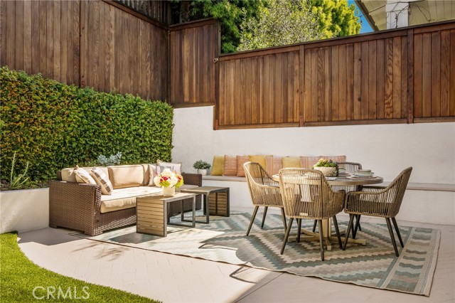 Detail Gallery Image 15 of 29 For 1720 Oak Ave, Manhattan Beach,  CA 90266 - 4 Beds | 3/1 Baths