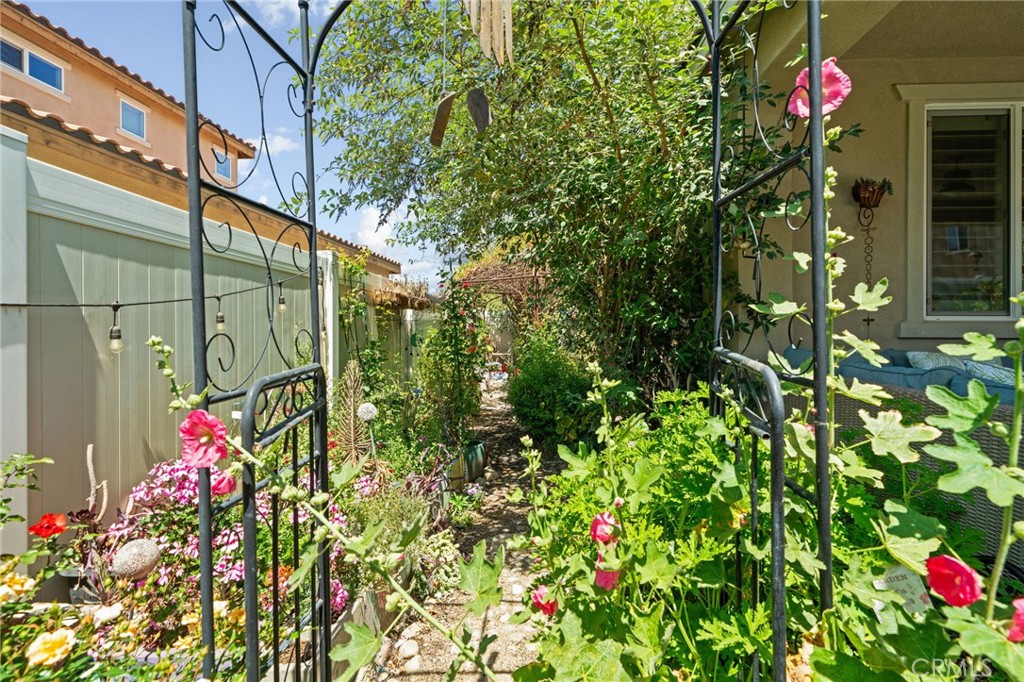 https://media.crmls.org/medias/07cb3710-8a19-4ab4-843e-7f8415417542.jpg?preset=X-Large