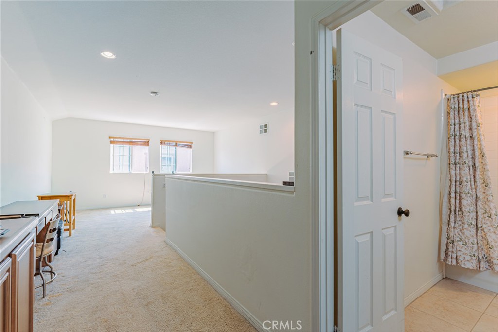 https://media.crmls.org/medias/07cbb9e4-d59d-46c4-8f4d-f3cb5d648156.jpg?preset=X-Large