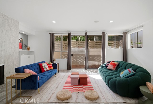 Detail Gallery Image 3 of 36 For 1277 S S Beverly Glen Blvd #107, Los Angeles,  CA 90024 - 2 Beds | 2 Baths