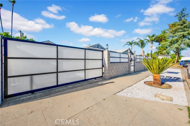 14625 Runnymede Street, Van Nuys CA: https://media.crmls.org/medias/07ccef0f-a441-4c89-80f6-b3b9127d524c.jpg