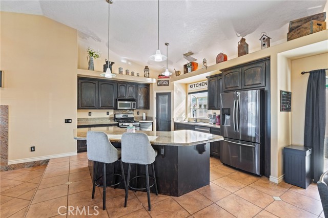 23053 Roundup Way, Apple Valley CA: https://media.crmls.org/medias/07cd3efe-9bc5-476c-a2a7-ace59beee1da.jpg