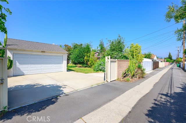 204 E Floral Avenue, Arcadia CA: https://media.crmls.org/medias/07cd5255-cf04-4dc9-a9a7-94c854acdd6f.jpg