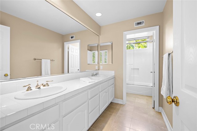 17 Brigadier, Irvine CA: https://media.crmls.org/medias/07cdeffb-3ad5-40e1-85de-5ccbd1532872.jpg