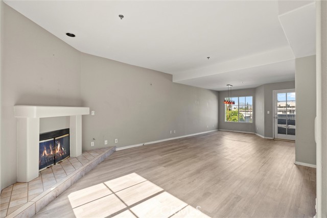 10925 Blix Street, Toluca Lake CA: https://media.crmls.org/medias/07cf85a3-f094-4185-86c3-4f3a91b4e26b.jpg