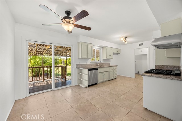 2825 Woodbine Avenue, Fullerton CA: https://media.crmls.org/medias/07cf8c92-a9bb-4635-b53a-24df05c3a76b.jpg