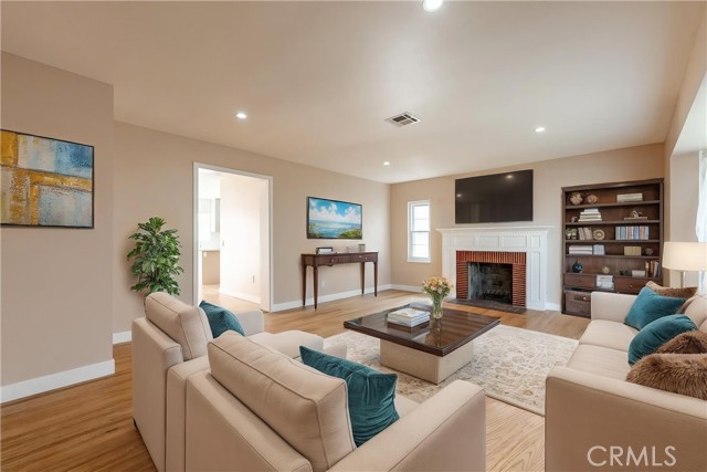 3722 Degnan Boulevard, Los Angeles CA: https://media.crmls.org/medias/07d0ee2b-f78a-4189-8cd4-8ae025a8e8ae.jpg