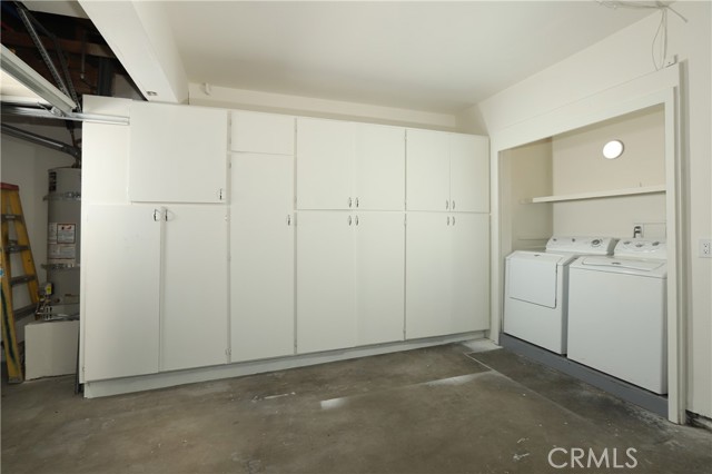 Garage with Storage - Washer/Dryer