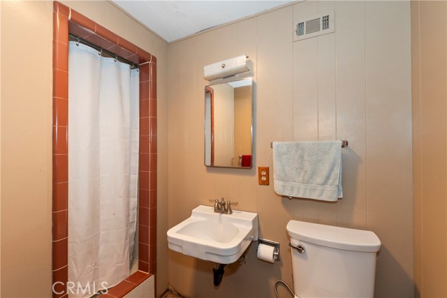 812 Arosa Drive, Crestline CA: https://media.crmls.org/medias/07d1abaa-8841-4b52-9622-a2de4c00d293.jpg