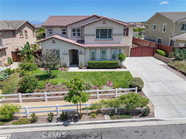 Detail Gallery Image 2 of 33 For 5572 Thoroughbred St, Oceanside,  CA 92057 - 4 Beds | 3/1 Baths