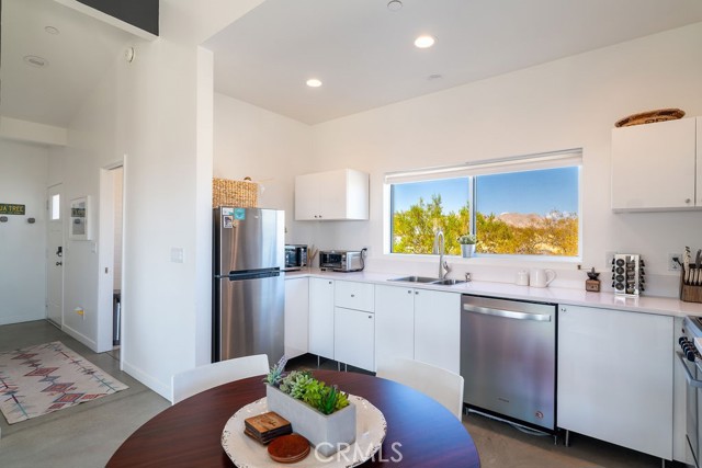 Detail Gallery Image 18 of 35 For 7250 Lawrence Ave, Joshua Tree,  CA 92252 - 2 Beds | 2 Baths