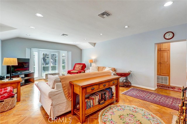 Detail Gallery Image 13 of 33 For 1350 Graynold Ave, Glendale,  CA 91202 - 3 Beds | 2 Baths