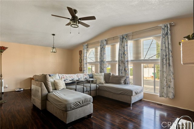 Detail Gallery Image 12 of 27 For 10961 Desert Lawn #93 Dr, Calimesa,  CA 92320 - 2 Beds | 2 Baths