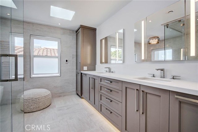 763 29th Street, Manhattan Beach, California 90266, 5 Bedrooms Bedrooms, ,5 BathroomsBathrooms,Residential,Sold,29th,SB22085465