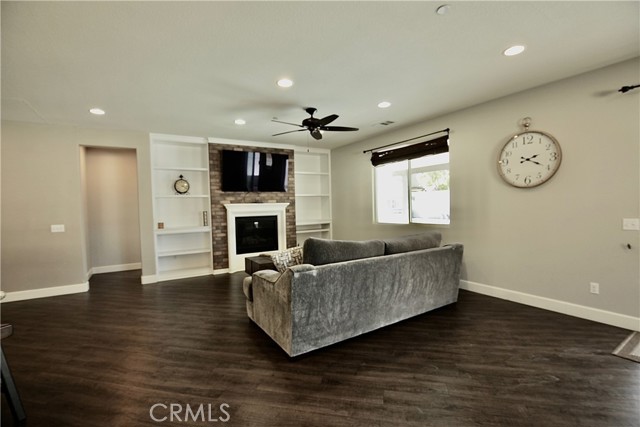 Detail Gallery Image 5 of 30 For 31811 Reinhardt Ct, Menifee,  CA 92584 - 4 Beds | 3 Baths