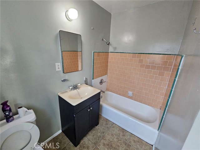 Detail Gallery Image 4 of 6 For 4966 Oregon Ave #B,  Long Beach,  CA 90805 - 1 Beds | 1 Baths