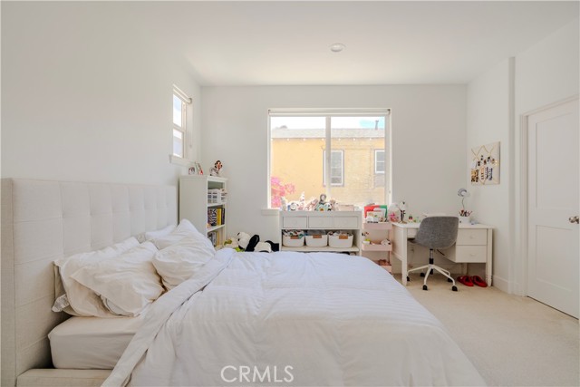 300 19TH Street, Manhattan Beach CA: https://media.crmls.org/medias/07d543e0-7c2b-431e-a8c6-a5712dc98c31.jpg