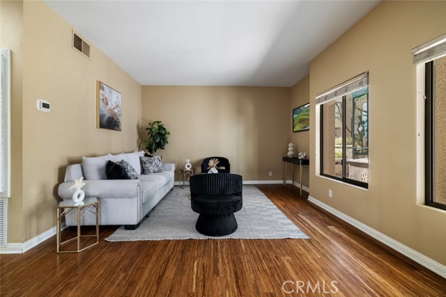 484 S Euclid Avenue, Pasadena CA: https://media.crmls.org/medias/07d5518d-4887-4a8d-a9c8-faa568b82f5a.jpg