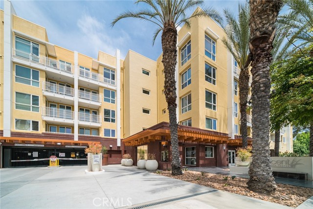 21301 Erwin Street, Woodland Hills CA: https://media.crmls.org/medias/07d6b066-a50d-4734-83cb-c76d5d003d3d.jpg