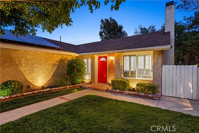 21742 Grovepark Drive, Saugus CA: https://media.crmls.org/medias/07d6bc95-11a4-4b1b-8a31-46d81e6261ac.jpg