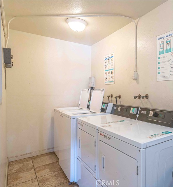Detail Gallery Image 20 of 22 For 208 19th St #2,  Huntington Beach,  CA 92648 - 1 Beds | 1 Baths