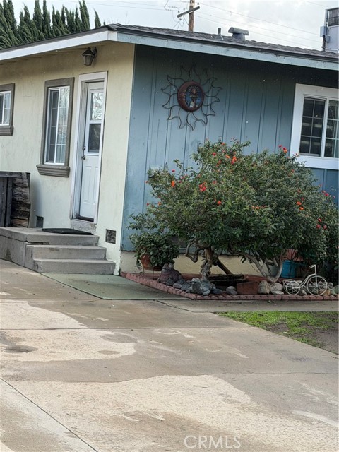 Detail Gallery Image 3 of 10 For 451 N Oakdale, Rialto,  CA 92376 - 3 Beds | 1 Baths