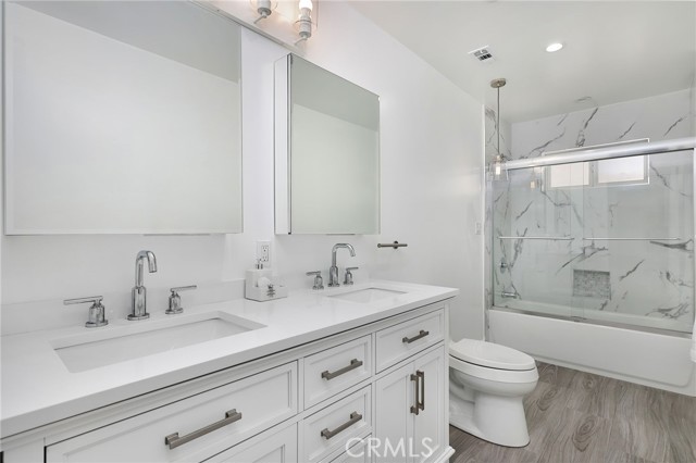 5794 Fairhaven Avenue, Woodland Hills CA: https://media.crmls.org/medias/07d74d21-c8cc-4a78-843e-205c291f40a6.jpg