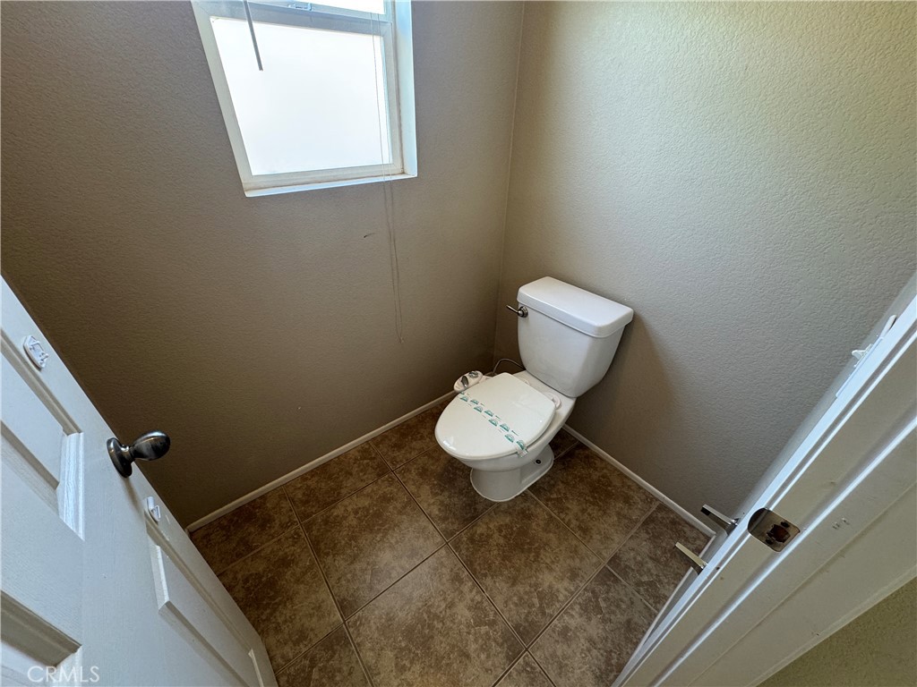 https://media.crmls.org/medias/07d916b1-ece9-4f73-af6b-da90c262fe5a.jpg?preset=X-Large