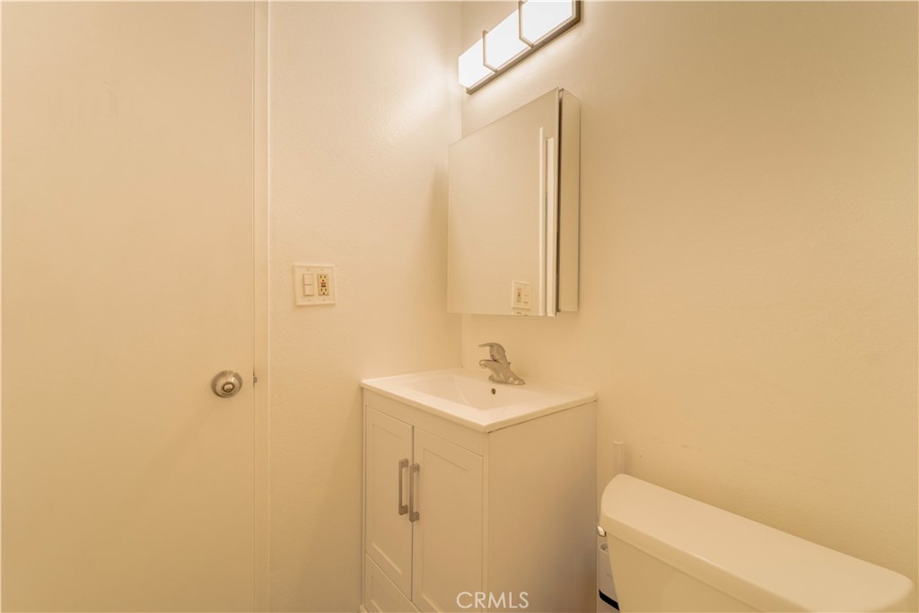 https://media.crmls.org/medias/07dc3eb4-d268-4614-b78f-4e22853b231e.jpg?preset=X-Large