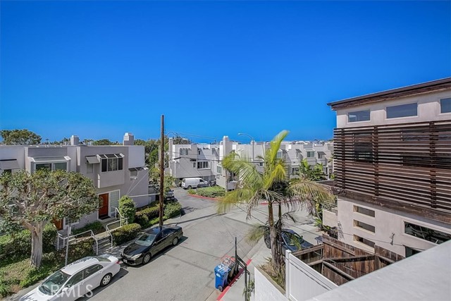 120 Hill Street, Hermosa Beach, California 90254, 3 Bedrooms Bedrooms, ,3 BathroomsBathrooms,Residential,Sold,Hill,SB22073459