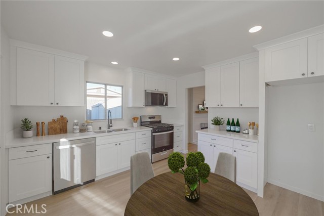 Detail Gallery Image 9 of 31 For 16272 Encina St, Victorville,  CA 92395 - 3 Beds | 2 Baths